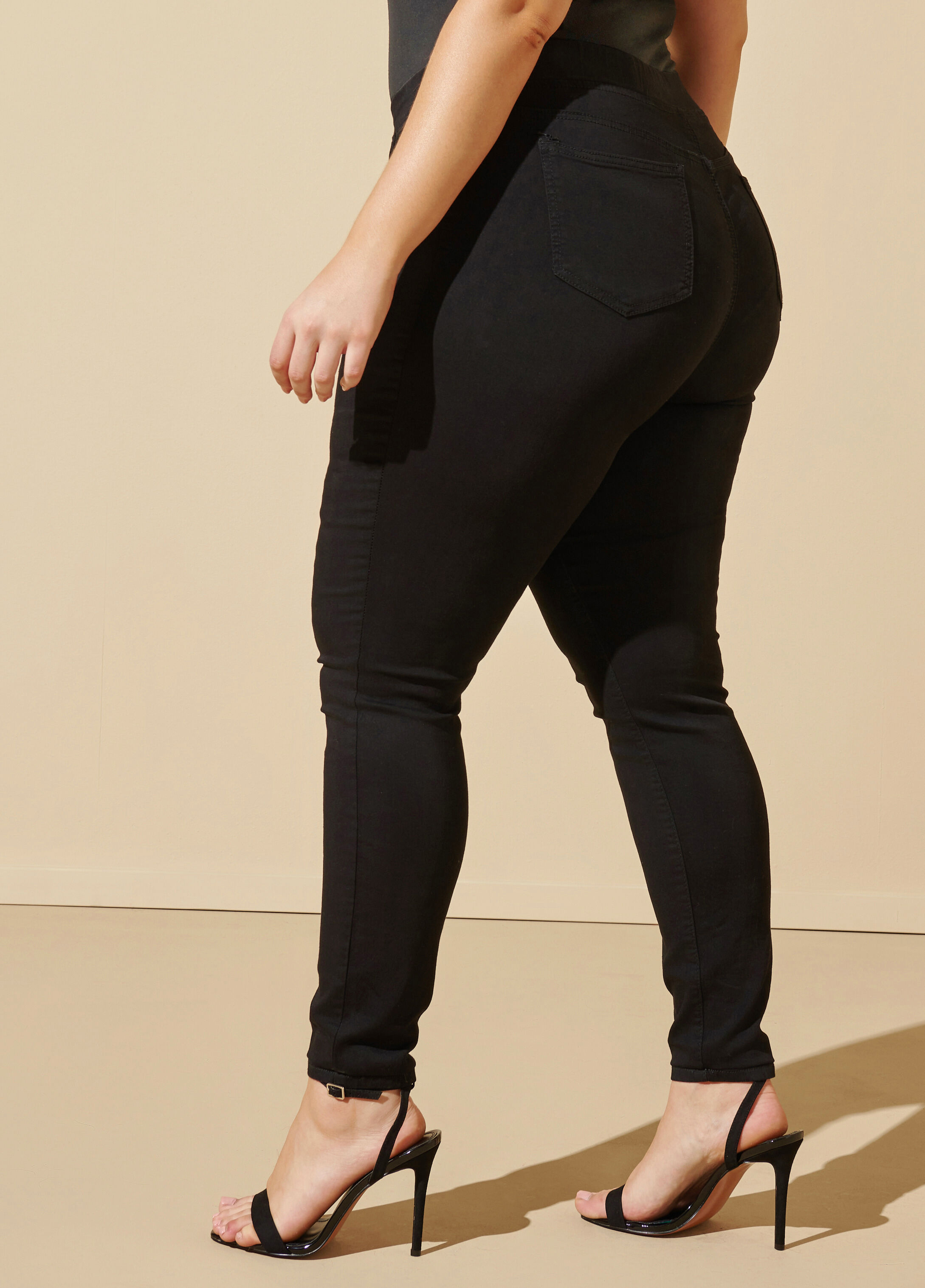 Buy Black Jeans & Jeggings for Women by Lee Online | Ajio.com