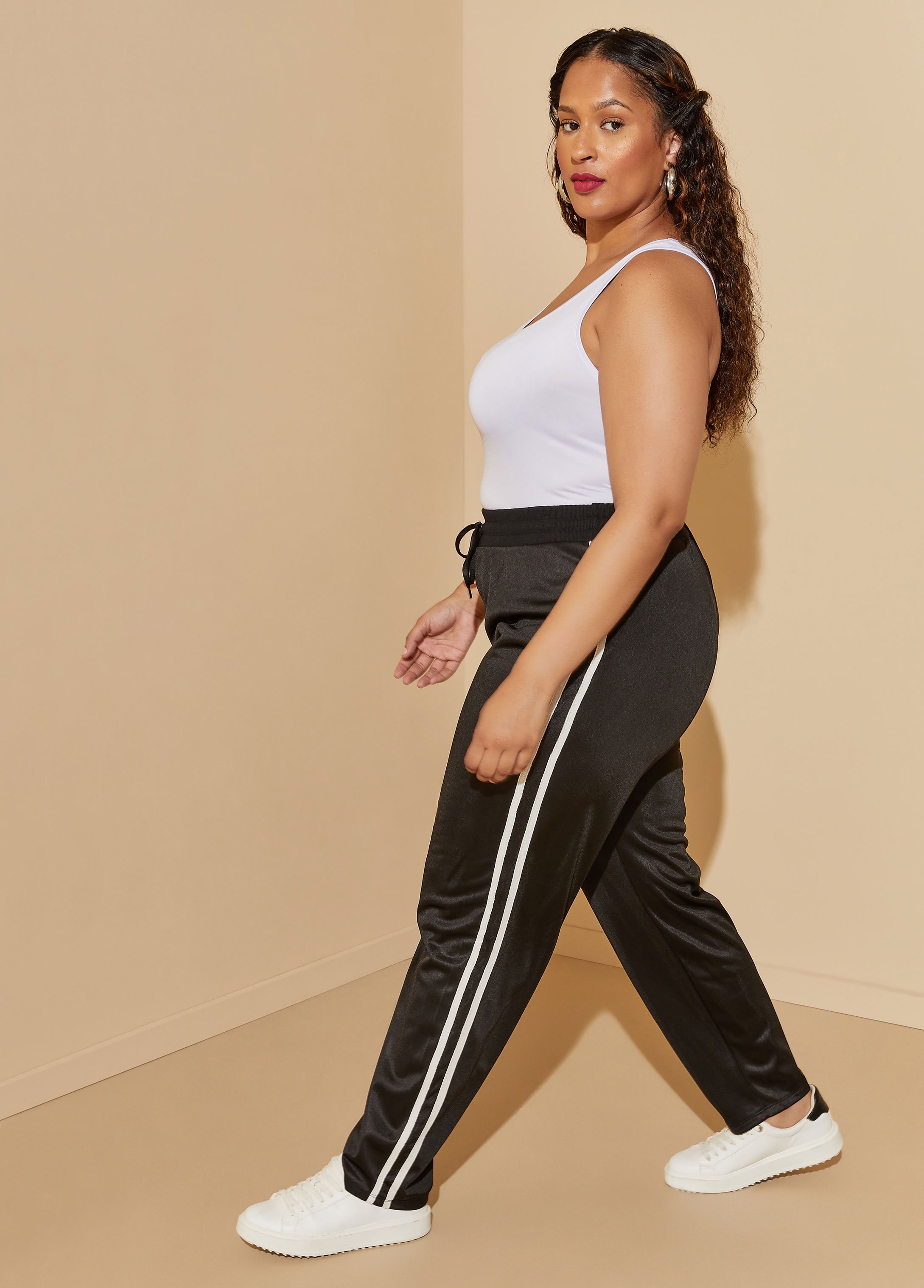 Nike Sportswear Essential Fleece Womens Track Pants - Plus Size - Dark Grey  Heather/White | Sportitude Lifestyle