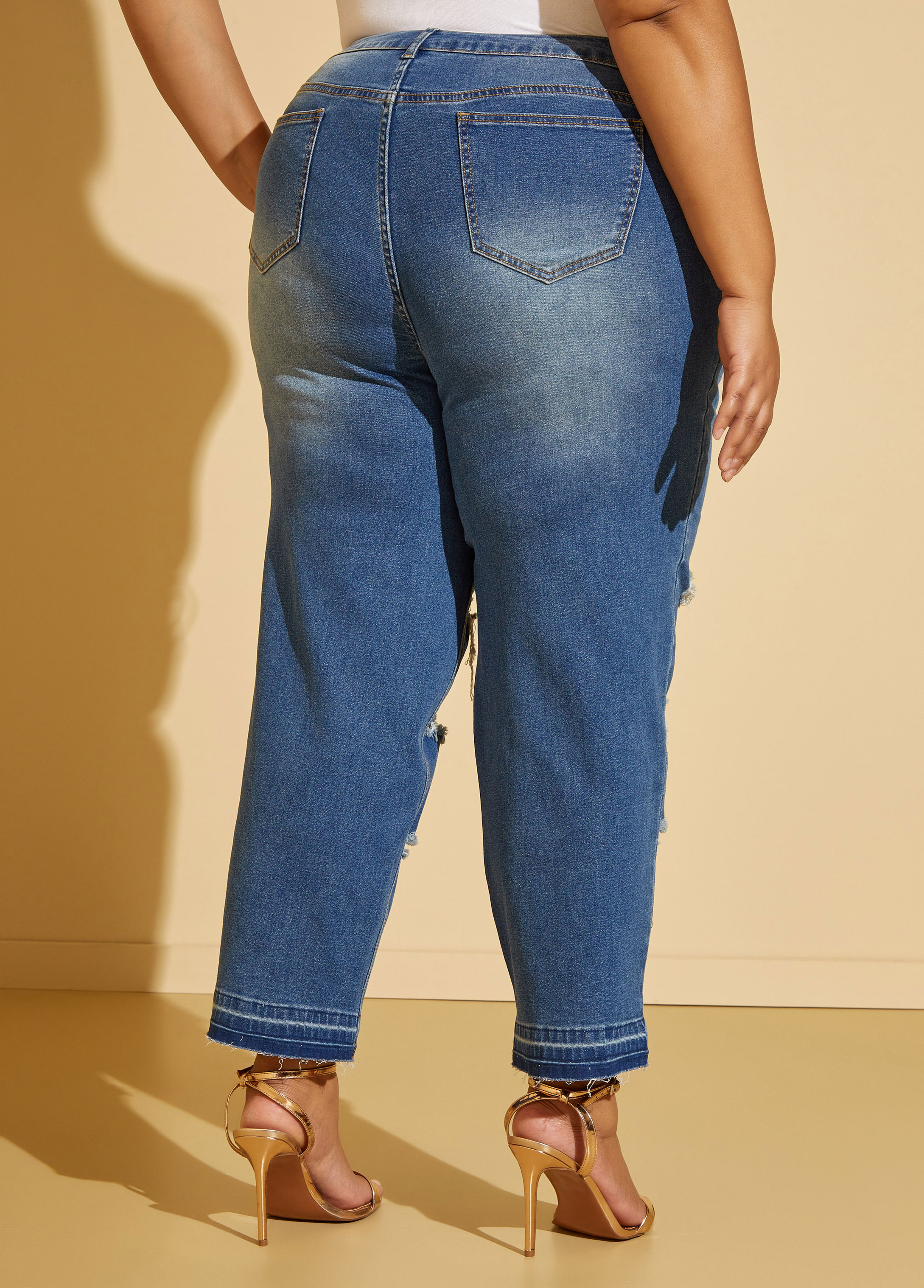 Women's Plus Size Cropped Distressed Mid Rise Slim Straight Jeans